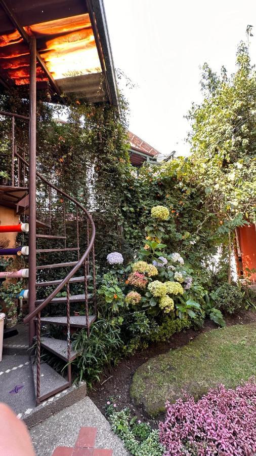 キト Campus Residencias Bed & Breakfast エクステリア 写真