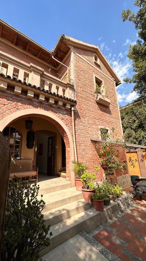 キト Campus Residencias Bed & Breakfast エクステリア 写真